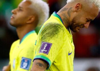 Pelas redes sociais, Neymar diz estar destruído e Rodrygo se desculpa