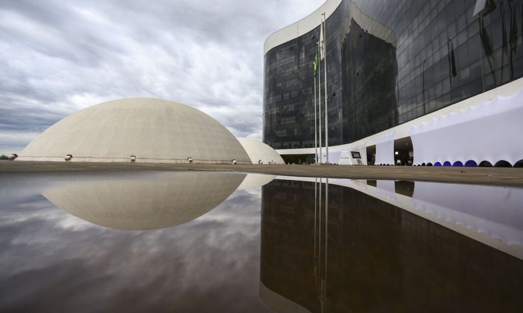 Plenário do TSE confirma multa de R$ 22,9 milhões ao PL