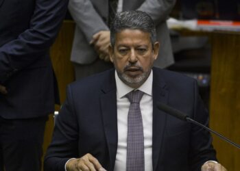 PEC da Transição será votada na terça-feira, diz presidente da Câmara