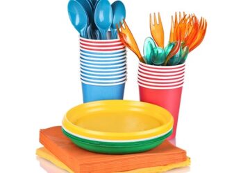 Pratos e talheres de plástico de uso único serão proibidos no Reino Unido