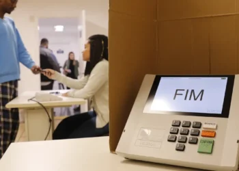 ELEIÇÕES 2024: Direita prevalece entre eleitores que declaram posicionamento político