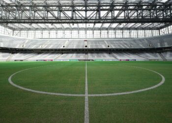 Sintético ou natural: o que está em debate em relação aos tipos de gramado utilizados no futebol?