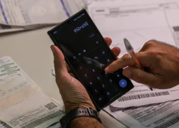 Famílias fazem novos empréstimos para pagar dívidas antigas