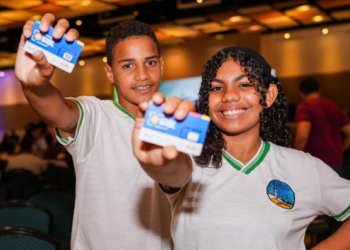 Programa que distribui chips gratuitos a alunos da rede pública tem 90% de aprovação, aponta pesquisa