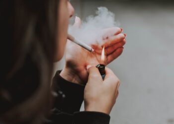 Agosto Branco: Uso de cigarro é responsável por 90% das mortes por câncer de pulmão, segundo Inca