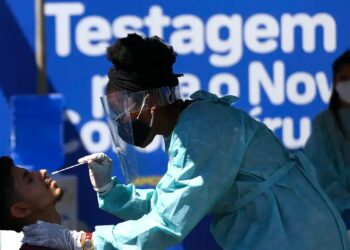 COVID-19: Brasil registra alta de 4,15% na média móvel de casos