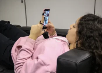 Crianças, Adolescentes e Telas: guia do governo recomenda o não uso de telas para crianças com menos de 2 anos