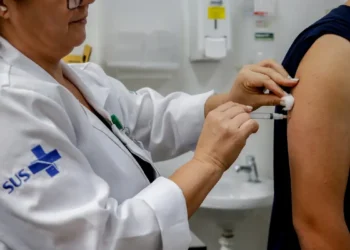 Dengue: MS recomenda remanejar doses da vacina a municípios não contemplados ou ampliar faixas etárias