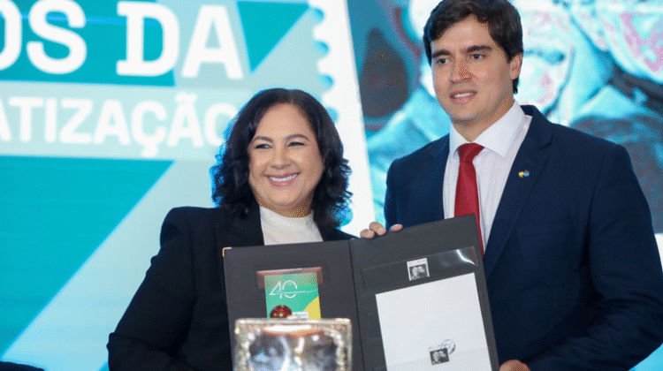 Ministério das Comunicações e Correios lançam selo em comemoração aos 40 anos da redemocratização do Brasil Ministério das Comunicações e Correios lançam selo em comemoração aos 40 anos da redemocratização do Brasil