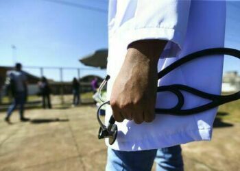 Piso da enfermagem: mais de R$ 744 milhões são destinados a estados e municípios, em fevereiro