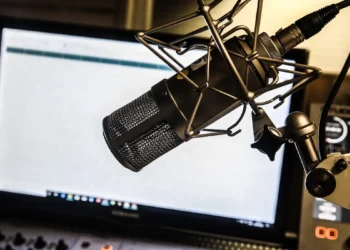 Rádios: projeto facilita pagamento para migrar rádio AM para FM