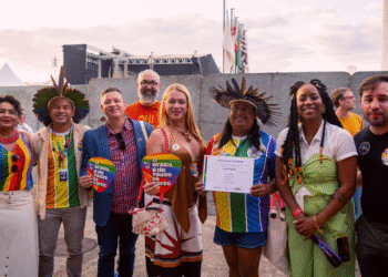 Ministério das Comunicações doa 150 computadores a associações de apoio ao público LGBTQIA+ do país