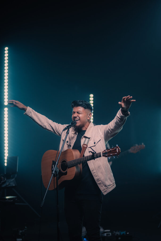 Naldinho Costa: uma voz emergente na adoração contemporânea