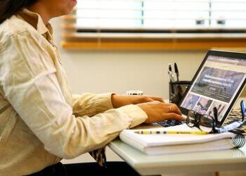 Brasileiros têm dificuldade para localizar e entender normas que devem cumprir, aponta pesquisa