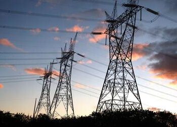 Comissão aprova MP que isenta famílias de baixa renda da conta de luz