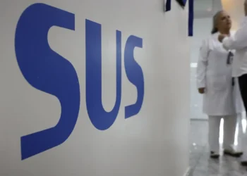 Municípios gastaram R$ 57,4 bilhões acima do piso constitucional em saúde em 2024, aponta CNM