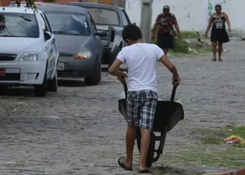 Trabalho infantil: meta de eliminar problema até 2025 está ameaçada, avalia ONU