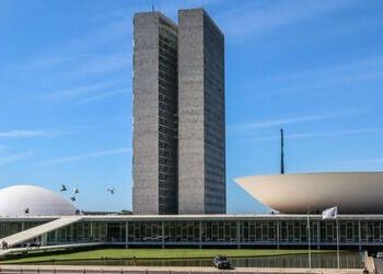 Campanha “Eu sou pela micro e pequena empresa” reforça cobrança pelo reajuste do Simples Nacional no Congresso