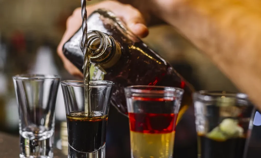 Governo amplia distribuição de antídotos após casos de intoxicação por metanol