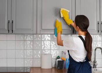 Horas extras: TST decide direito à doméstica por falta de controle de jornada