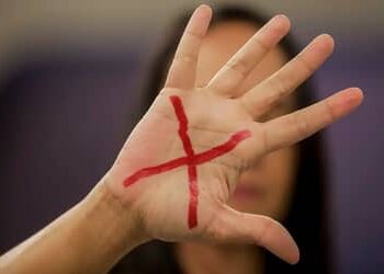 Violência doméstica: 7 em cada 10 agressões acontecem diante de outras pessoas