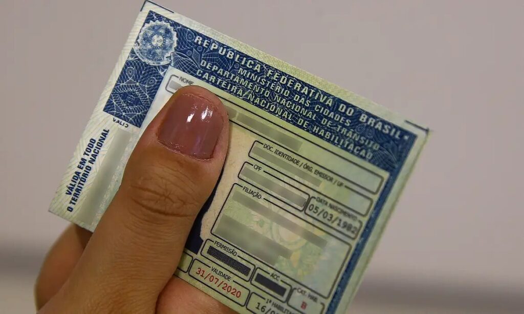 Fim da obrigatoriedade das autoescolas: o que muda e quando muda