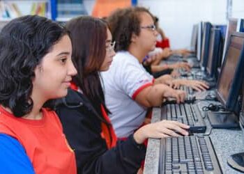 Internet chega a 3 mil escolas públicas da Paraíba