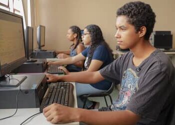 Internet chega a 4 mil escolas públicas de Santa Catarina
