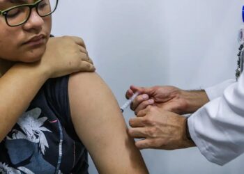 Ministério da Saúde amplia prazo de resgate vacinal contra o HPV para jovens de 15 a 19 anos até 2026