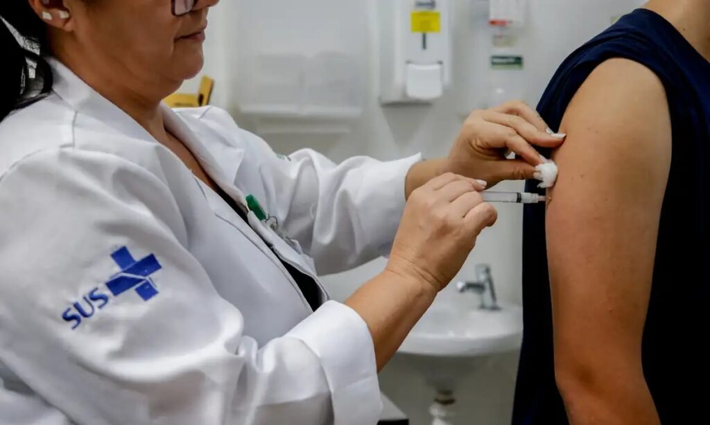 TO: pais de municípios da macrorregião de saúde Centro-Sul devem atualizar caderneta de vacinação de crianças e adolescentes