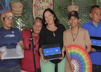 Comunidades indígenas da Amazônia recebem 100 computadores do Ministério das Comunicações