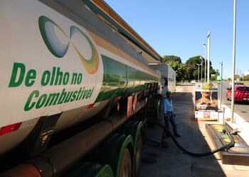 Falta de diesel interrompe serviços públicos em 142 cidades do RS