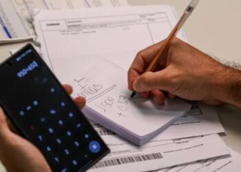 Inadimplência cresce e 42% repetem dívidas