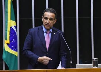 “Não é uma PEC que vai definir a jornada de trabalho”, afirma deputado federal do RJ