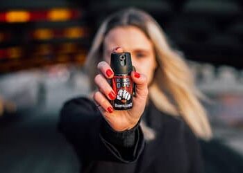 Projeto que autoriza spray de pimenta para autodefesa de mulheres é aprovado na Câmara