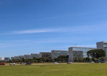 Senado aprova reestruturação de carreiras federais com mais de 24 mil novos cargos