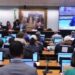 Após pedido de vista, comissão da Câmara adia votação do fim da escala 6×1