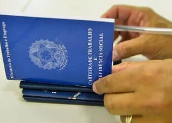 Brasileiros ainda preferem empregos com carteira assinada, aponta CNI
