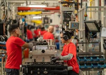 Faturamento da indústria avança 4,9% em fevereiro, aponta CNI