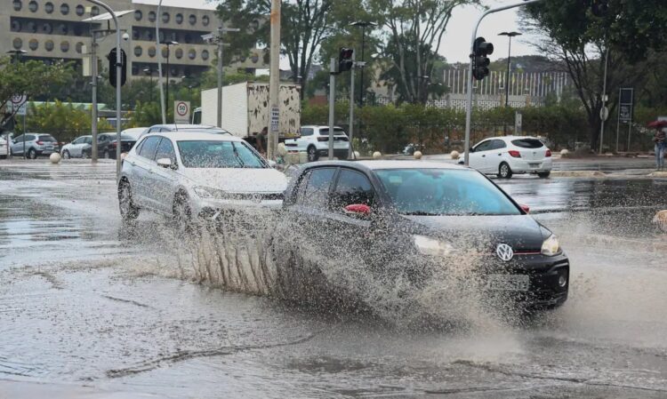 Inmet alerta para acumulados de chuva de até 150 mm no Norte e Nordeste