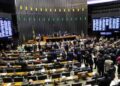 PEC do fim da escala 6×1 é “inadequada e inoportuna”, avalia CNI